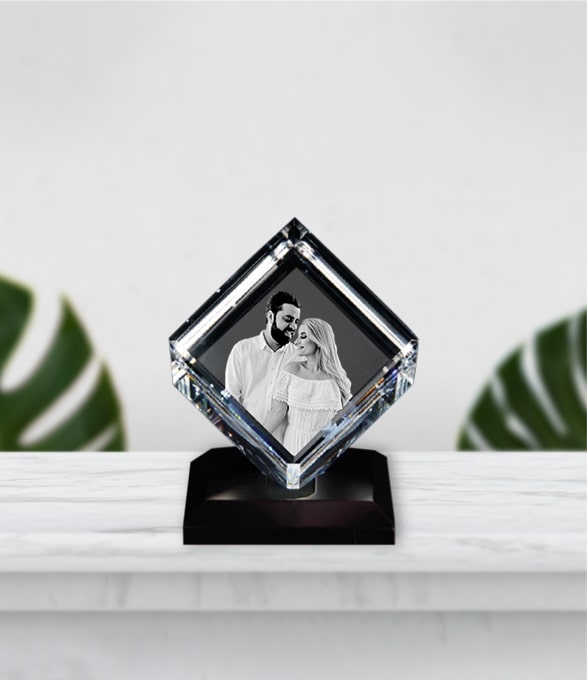 Celebrate Special Moments with a 3D Personalized Crystal Cube Celebrate Special Moments with a 3D Personalized Crystal Cube